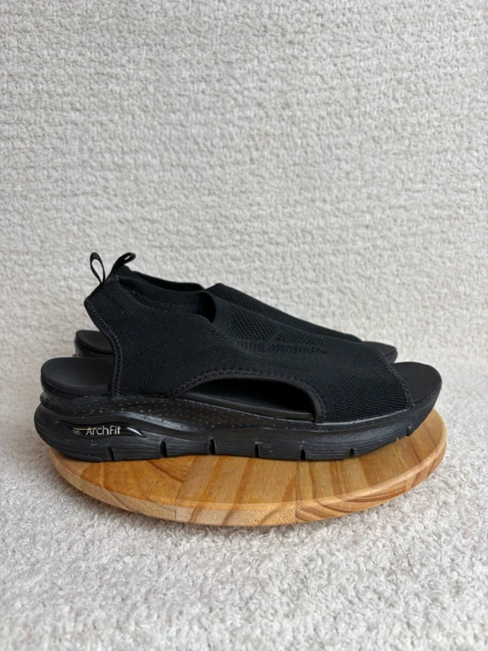 Skechers Sandals Womens 10 Black Arch Fit City Catch Open Toe